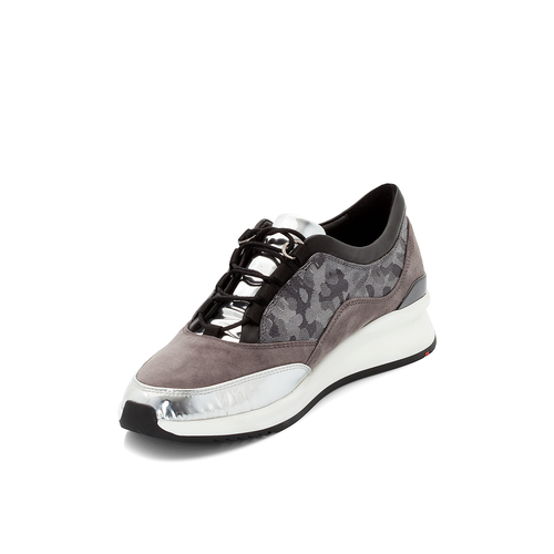 SNEAKER SNEAKER
